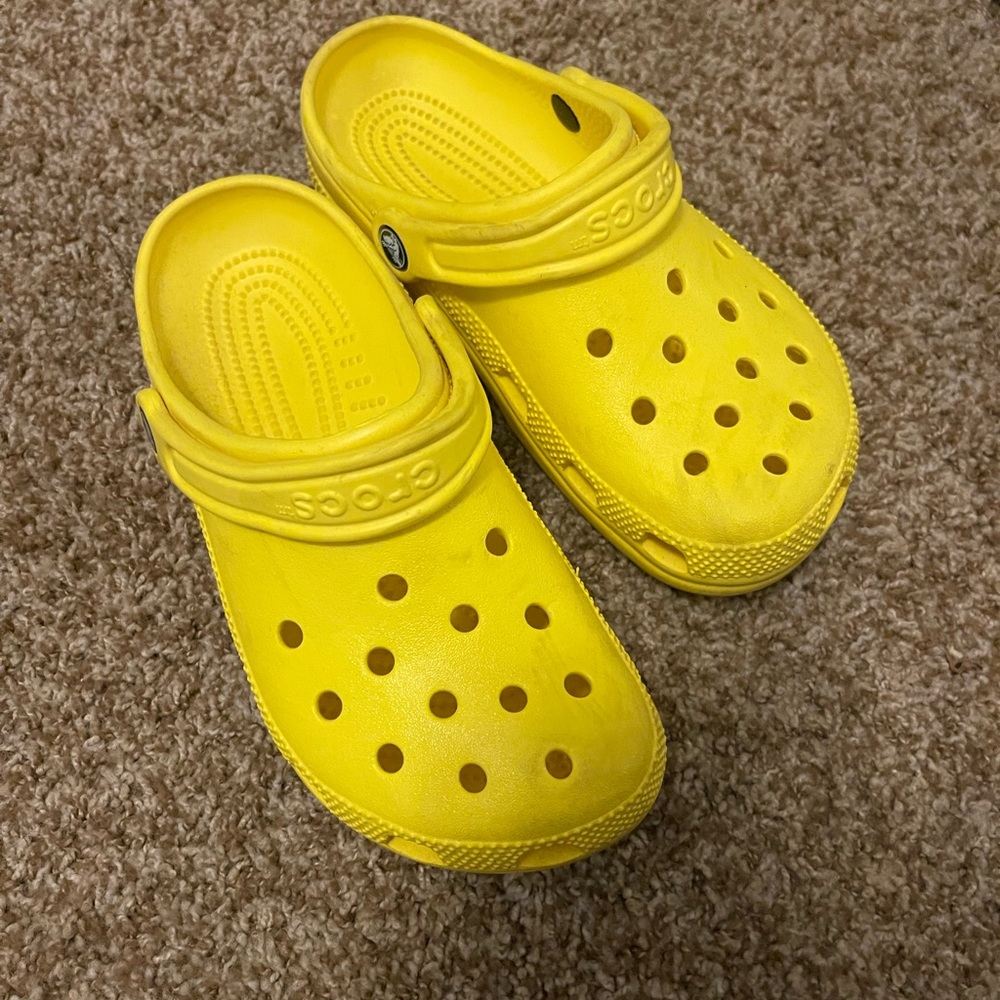 Crocs size 8 yellow